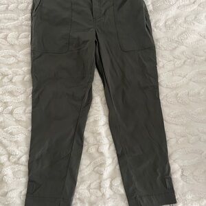 Women’s Athleta olive green Trekkie Pant